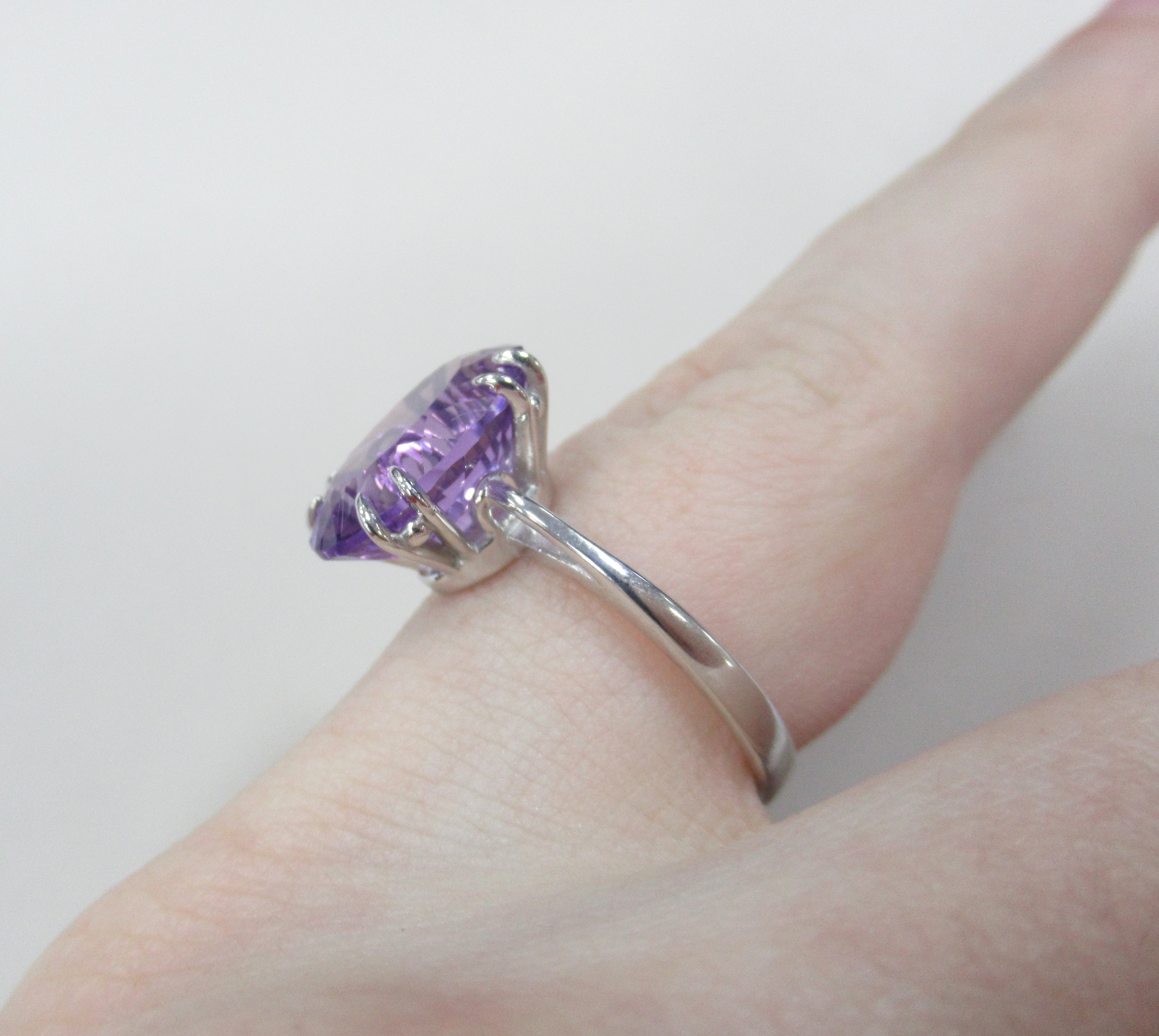 Серебряное кольцо с аметистом